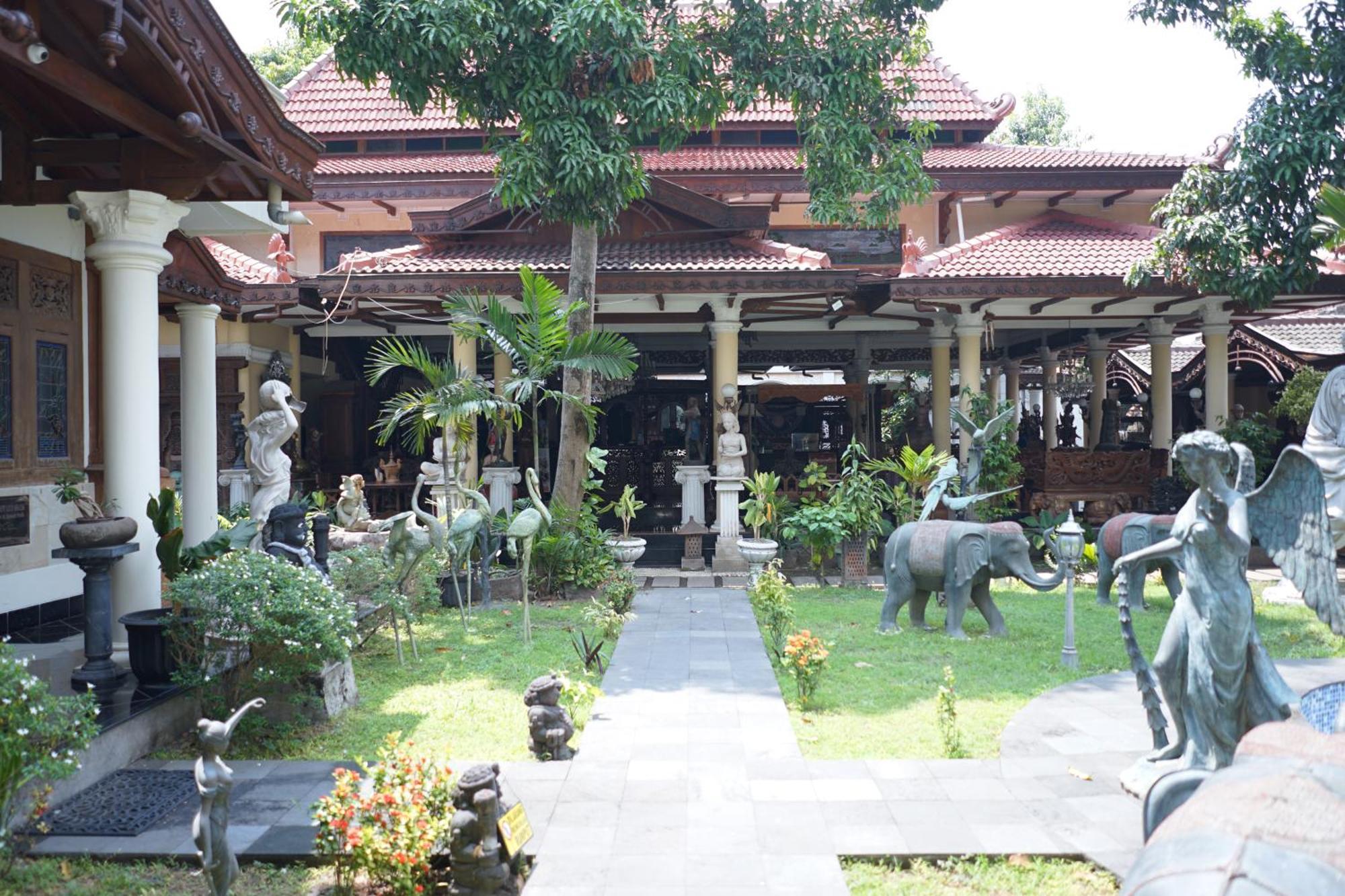 Rumah Pesik Art & Heritage Hotel Gondowulung Exterior foto